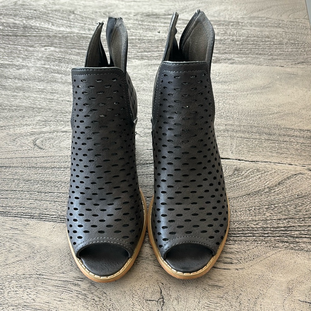 J G Brand Grey Peep Toe Ankle Booties, Size 8 EUC Worn Once